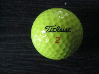 Titleist jaune